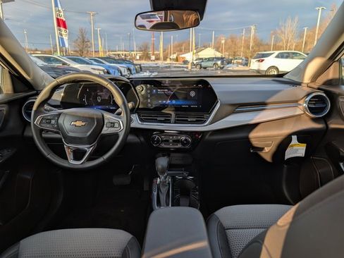 Used 2024 Chevrolet Trax LT w/ Driver Confidence Package image 11