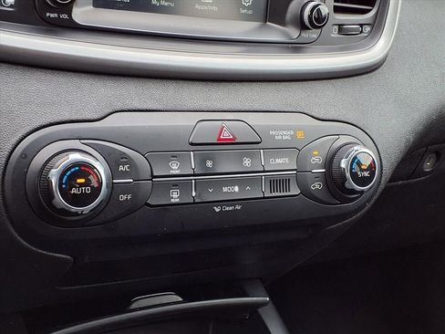 Used 2018 Kia Sorento LX image 13