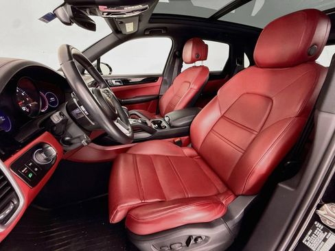 Certified 2023 Porsche Cayenne AWD/4WD image 5