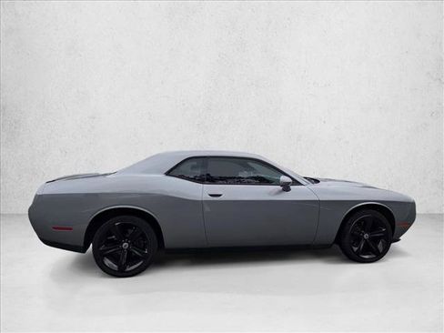 Used 2018 Dodge Challenger R/T RWD image 4