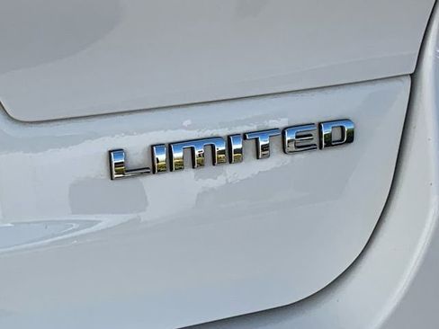 Used 2022 Jeep Grand Cherokee L Limited image 14