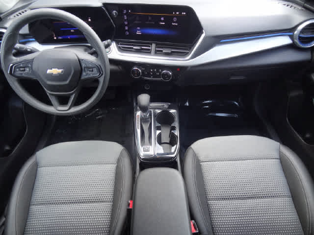 Used 2025 Chevrolet Trax LT FWD image 6