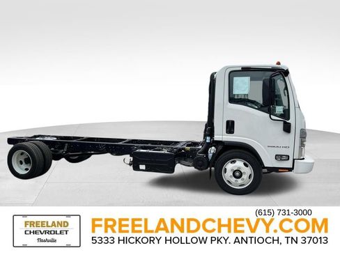 Used 2024 Chevrolet Low Cab Forward 5500HD RWD image 3