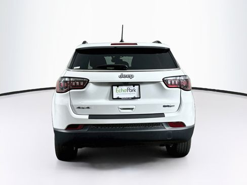 Used 2025 Jeep Compass Latitude AWD/4WD image 7