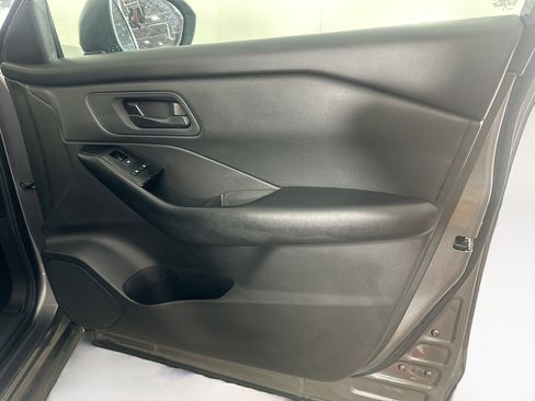 Used 2024 Nissan Rogue S image 30