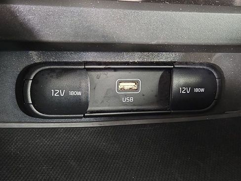 Certified 2025 Kia Soul LX w/ LX Technology Package FWD image 24