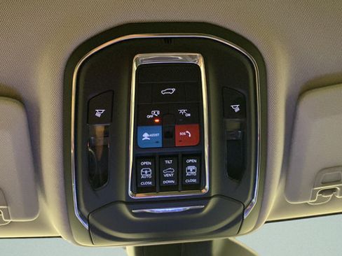 Used 2023 Jeep Grand Cherokee Limited AWD/4WD image 21