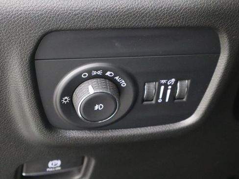 Used 2023 Jeep Grand Cherokee L Limited w/ Black Appearance Package image 24