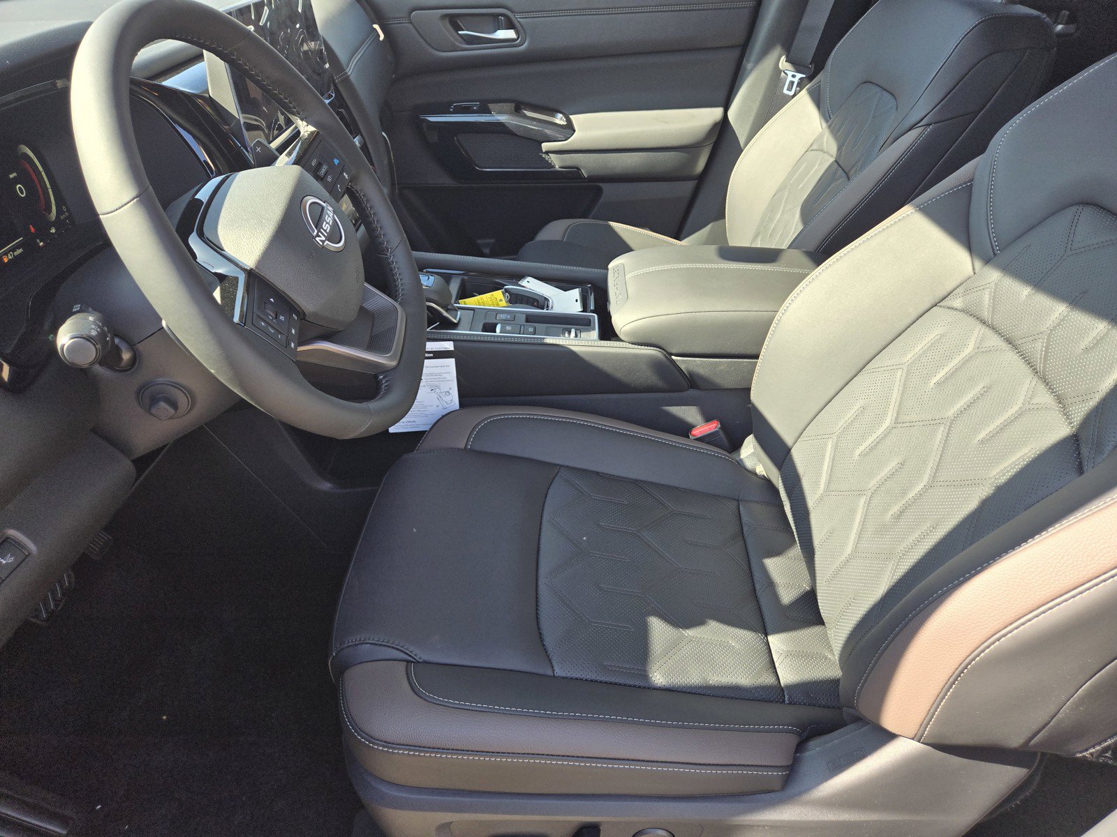 New 2026 Nissan Pathfinder Platinum w/ Cargo Package FWD image 10