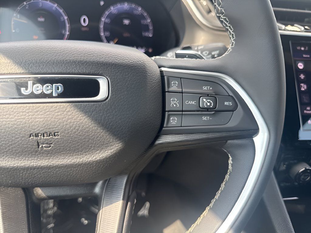 Used 2024 Jeep Grand Cherokee Altitude AWD/4WD image 15