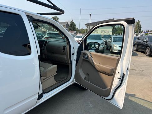 Used 2012 Nissan Frontier SV AWD/4WD image 15
