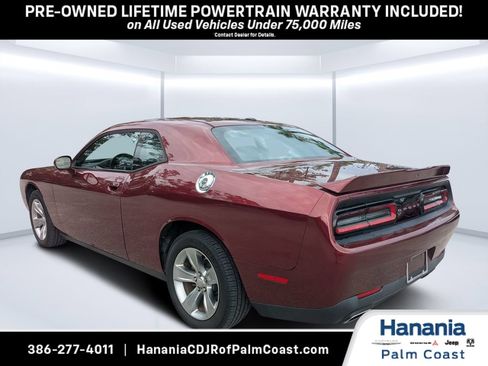 Used 2022 Dodge Challenger SXT RWD image 5