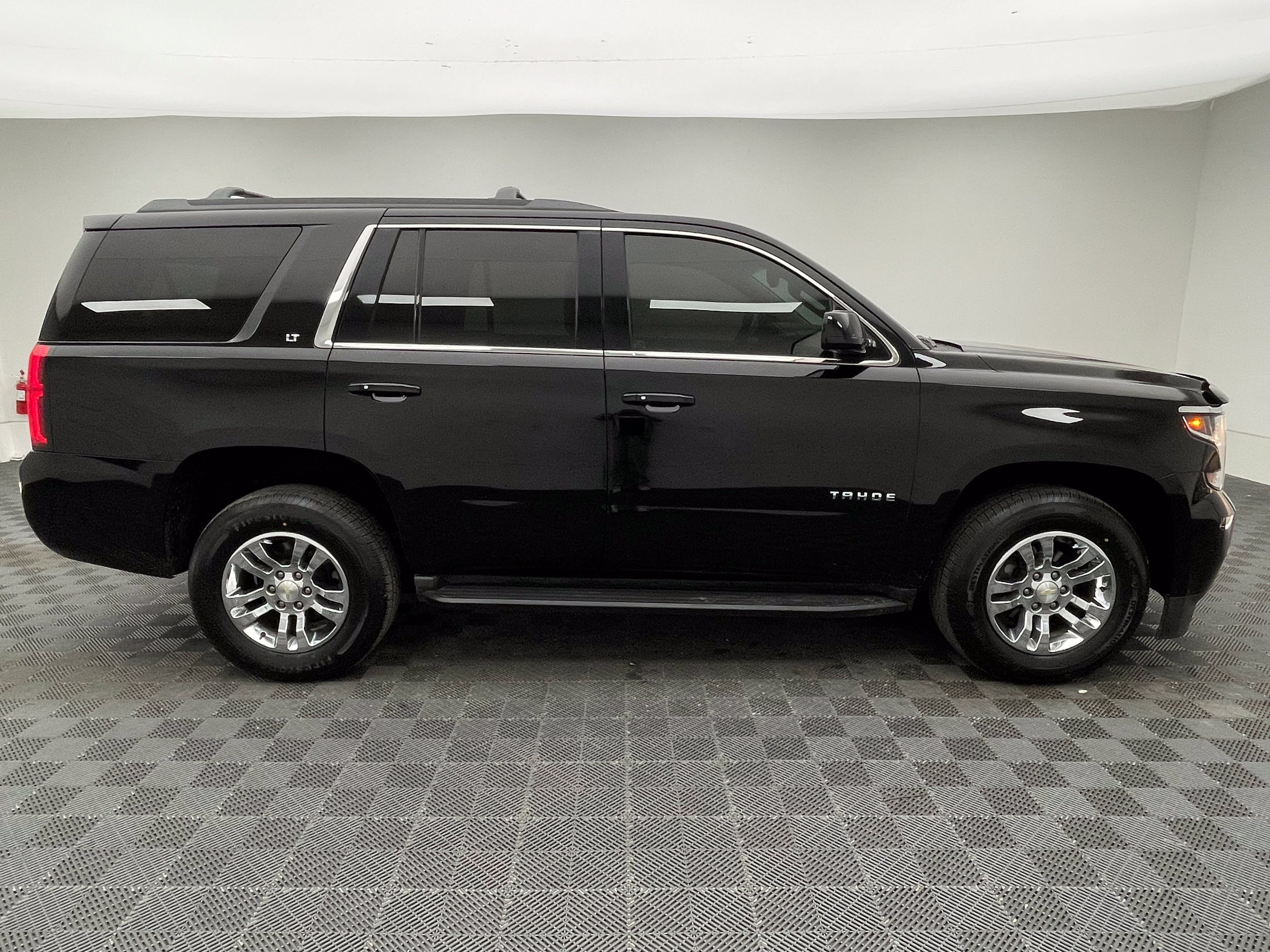 Used 2016 Chevrolet Tahoe LT w/ Luxury Package AWD/4WD image 7
