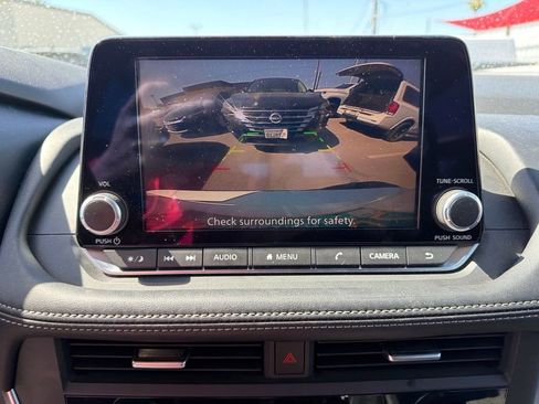 Used 2024 Nissan Rogue SV FWD image 27