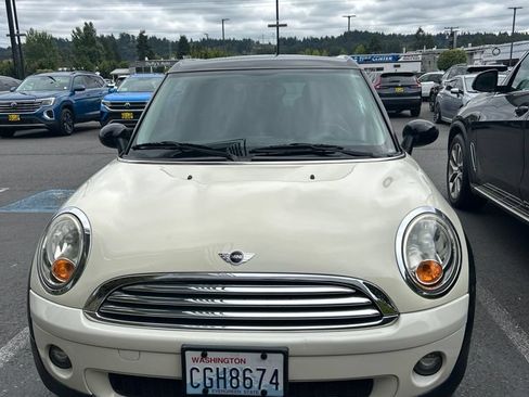 Used 2009 MINI Cooper Clubman Hardtop FWD image 2