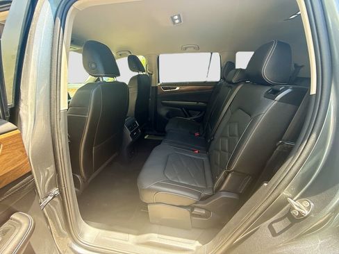 Used 2025 Volkswagen Atlas SE AWD/4WD image 26