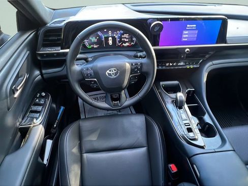 Certified 2025 Toyota Crown AWD/4WD image 11
