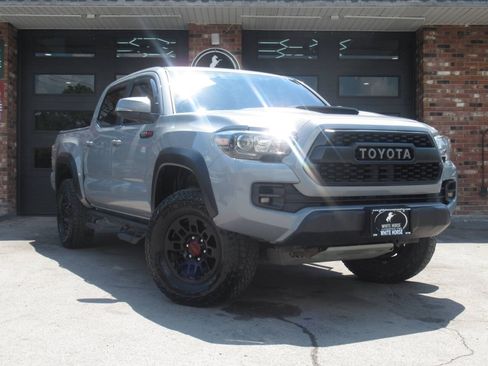 Used 2017 Toyota Tacoma TRD Pro AWD/4WD image 1