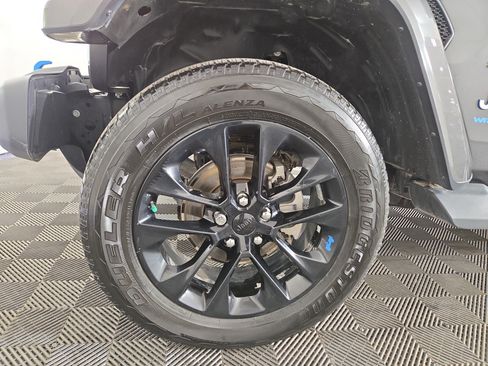 Used 2022 Jeep Wrangler Unlimited Sahara w/ Cold Weather Group AWD/4WD image 31