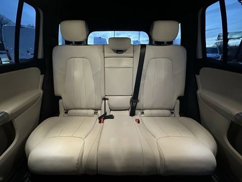 Used 2025 Mercedes-Benz GLB 250 4MATIC image 16