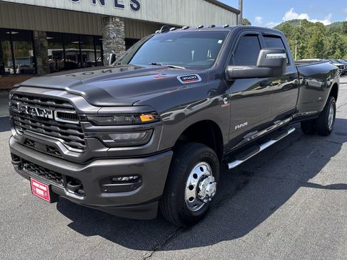 Used 2025 RAM 3500 Big Horn AWD/4WD image 2