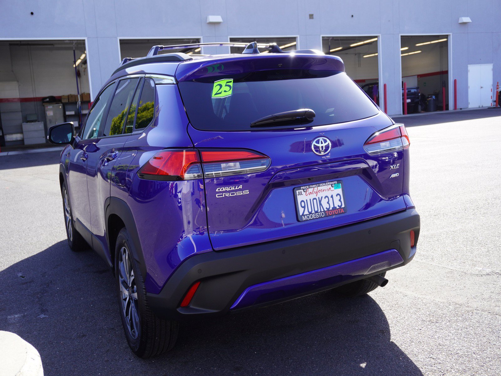 Used 2025 Toyota Corolla Cross XLE w/ Convenience Package AWD/4WD image 8