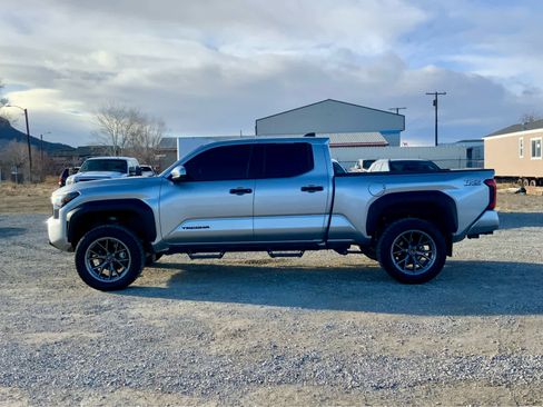 Used 2024 Toyota Tacoma TRD Off-Road image 2