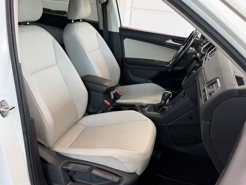 Used 2018 Volkswagen Tiguan SEL AWD/4WD image 15