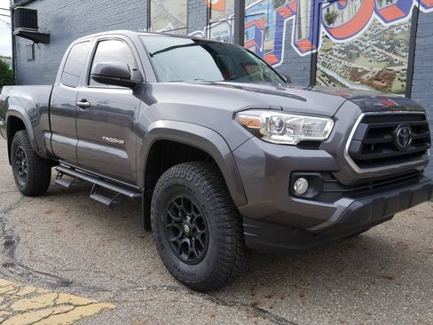 Used 2022 Toyota Tacoma SR5 AWD/4WD image 29