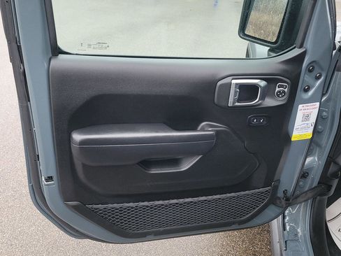 Used 2025 Jeep Wrangler Willys image 16