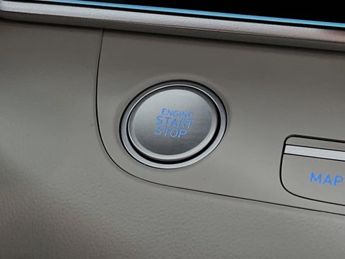 Used 2024 Hyundai Elantra Limited image 23