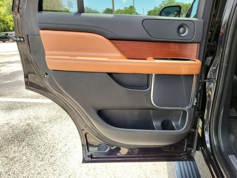 Certified 2020 Lincoln Navigator Reserve w/ Equipment Group 201A Reserve AWD/4WD image 11