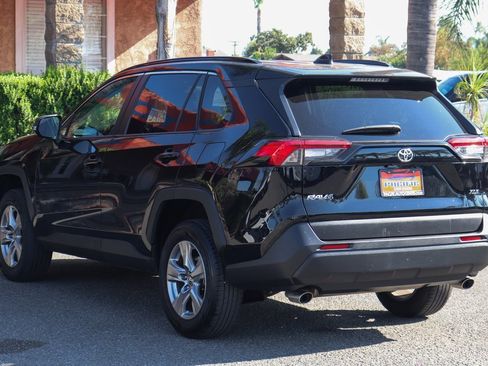 Used 2022 Toyota RAV4 XLE image 6
