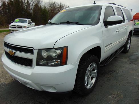 Used 2009 Chevrolet Suburban LT image 4