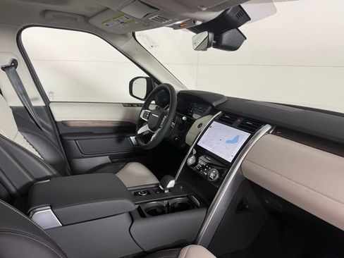 New 2026 Land Rover Discovery S AWD/4WD image 33