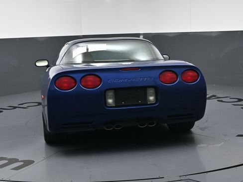 Used 2004 Chevrolet Corvette Coupe w/ Preferred Equipment Group RWD image 8