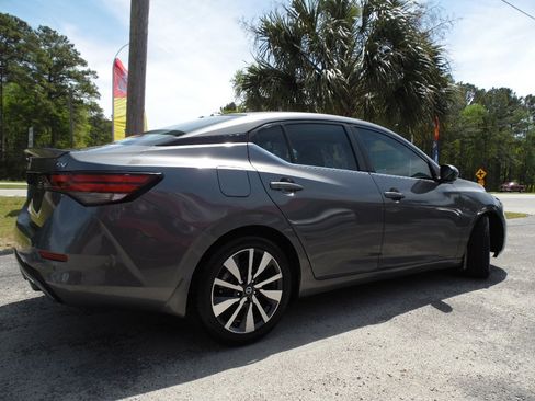 Used 2021 Nissan Sentra SV w/ SV Premium Package FWD image 4