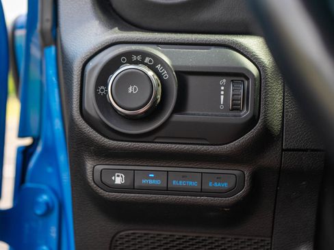 Used 2023 Jeep Wrangler Unlimited Sahara w/ Cold Weather Group AWD/4WD image 20