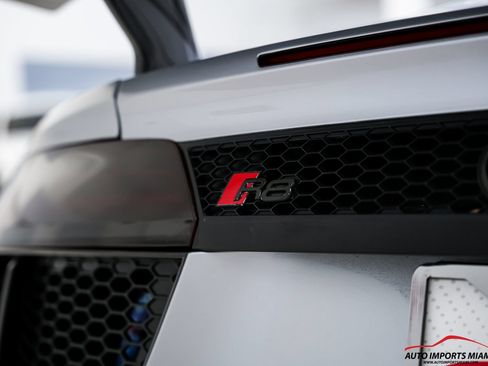 Used 2018 Audi R8 V10 w/ Carbon Exterior Package AWD/4WD image 21