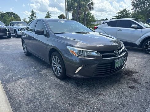 Used 2017 Toyota Camry XLE w/ Moonroof Package FWD image 2