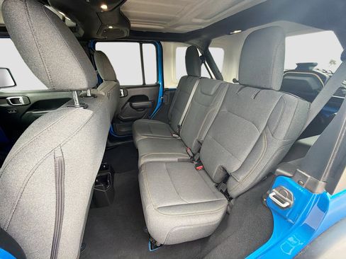 Used 2025 Jeep Wrangler Unlimited Sport AWD/4WD image 28