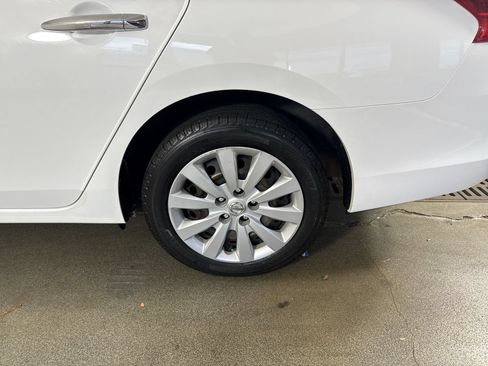 Used 2016 Nissan Sentra S FWD image 5