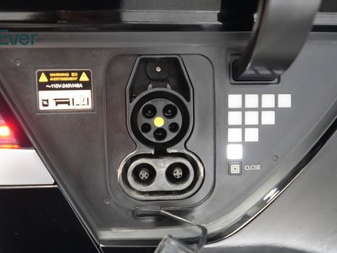 Used 2024 Hyundai Ioniq 5 Limited image 10