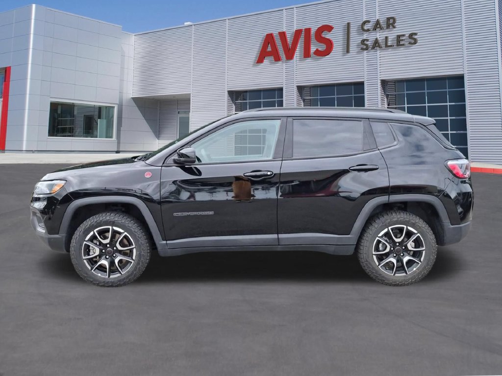 Used 2025 Jeep Compass Trailhawk AWD/4WD image 10