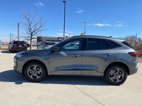 Used 2023 Ford Escape ST-Line image 2