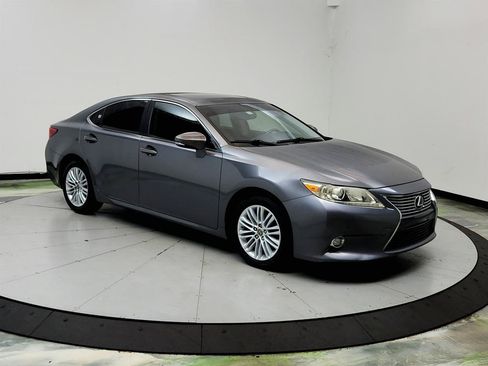 Used 2014 Lexus ES 350 w/ Luxury Package FWD image 3