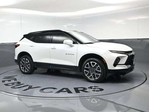 Used 2024 Chevrolet Blazer RS w/ Driver Confidence II Package FWD image 2