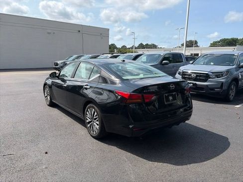 Used 2025 Nissan Altima 2.5 SV FWD image 7