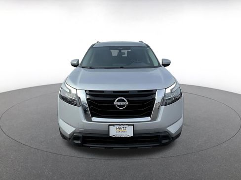 Used 2025 Nissan Pathfinder SV image 4