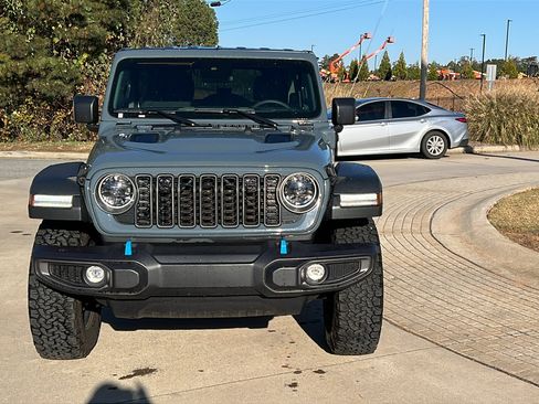 Used 2025 Jeep Wrangler Unlimited Rubicon 4xe w/ Convenience Group image 3